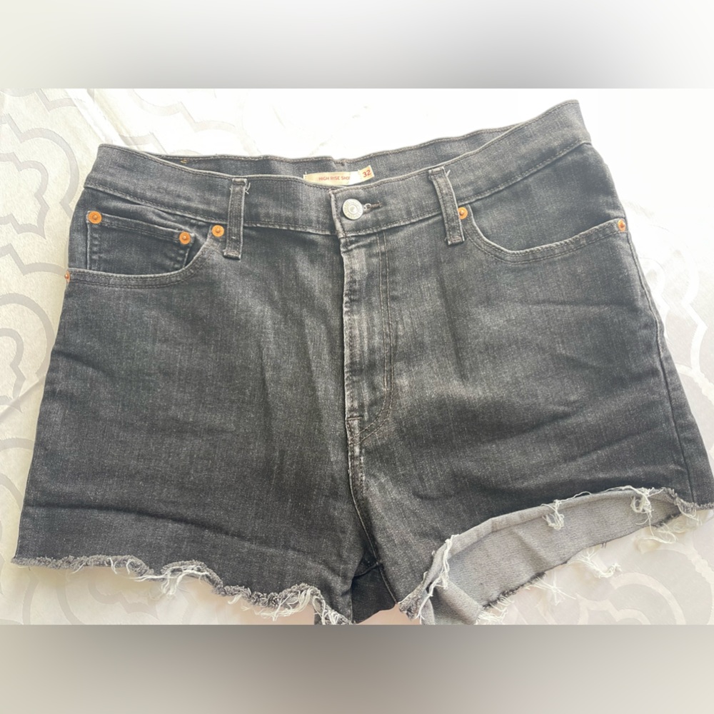 Levi’s High Rise DenimJean Shorts Size: W32